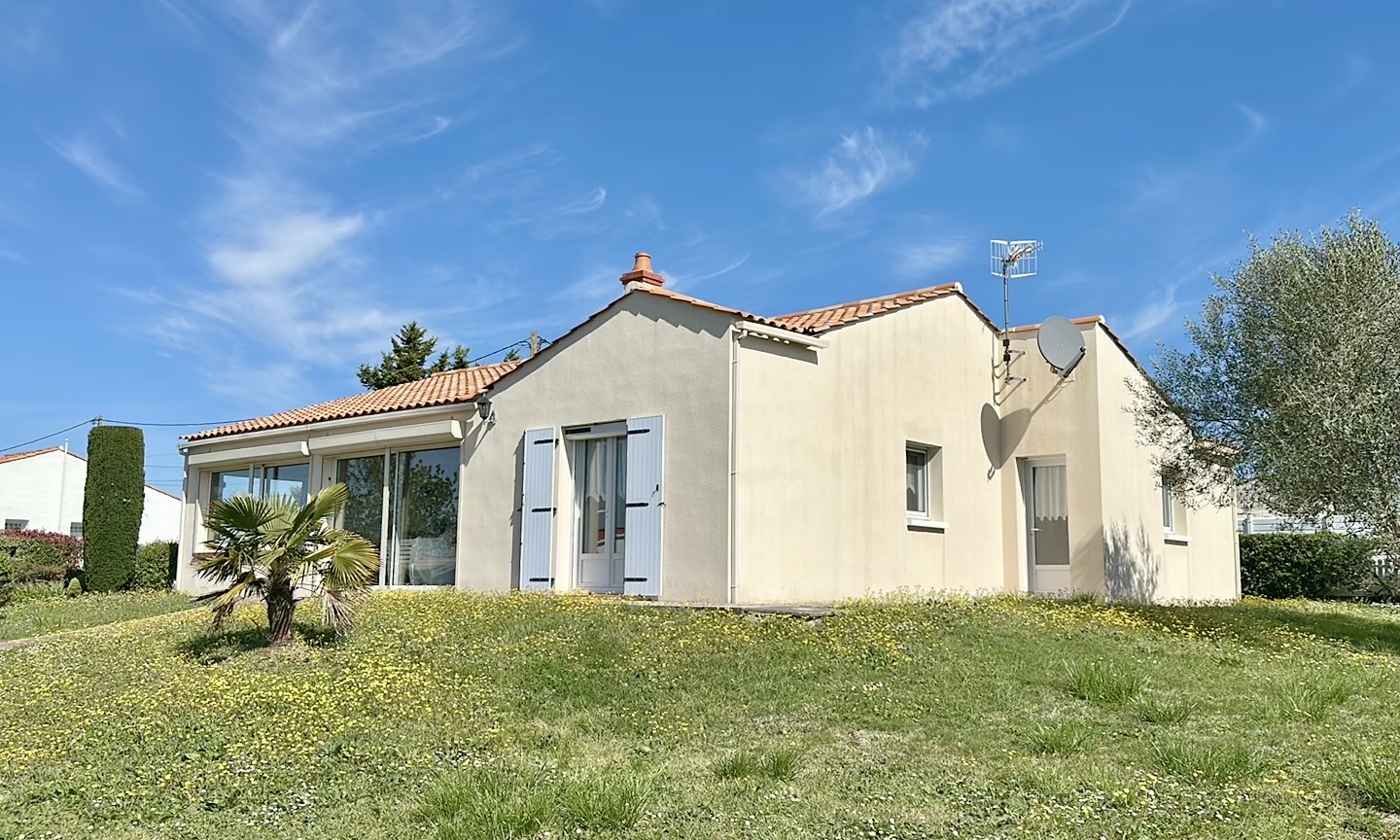 Maison 6 Pièce(s) LONGEVILLE-SUR-MER - Photo 2