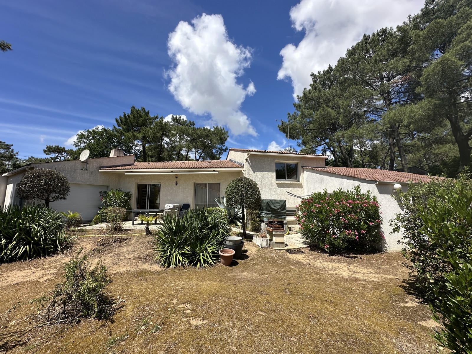 Maison 7 Pièce(s) LONGEVILLE-SUR-MER - Photo 1