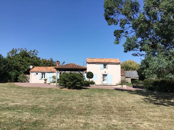 Maison 5 Pièce(s) SAINT-AVAUGOURD-DES-LANDES